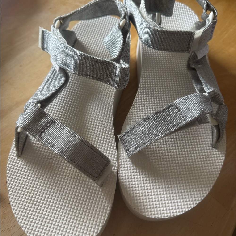 TEVA Gray/Silver flatform universal sunscape sandal